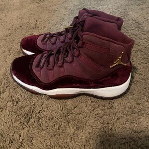 Velvet 11s OG size 5 still clean
